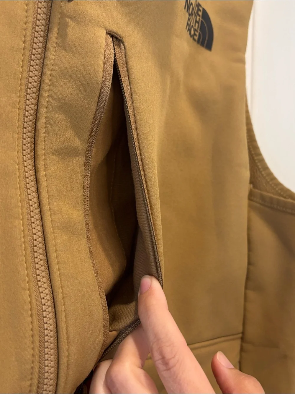 The North Face WINDWALL Shell Vest  Gold Tan Size Medium Men’s
